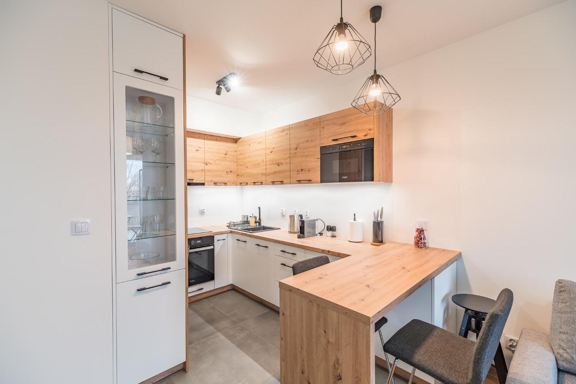 Apartment Business - City View With Balcony & Parking By Rentujemy